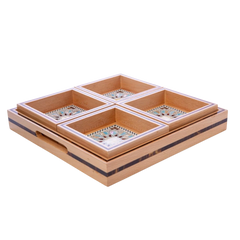 صينية تقديم خشبية مطعمة بالفسيفساء مع أوعية مزخرفة