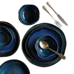 طقم عشاء خزفي مصنوع يدويًا بلون أزرق محيطي عميق