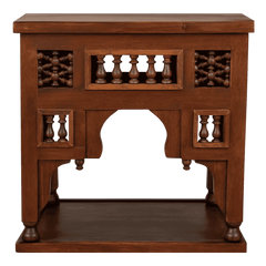 طاولة جانبية خشبية مشغولة يدويًا بزخارف مشربية