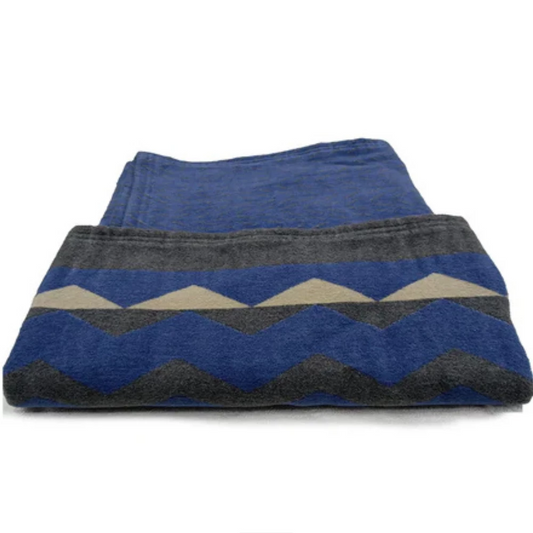 كاسا رمية موديل H80 (متوفرة باللون الرمادي الداكن مع ديكور، 65% قطن و 35% بوليستر، مقاس 130×170 سم)