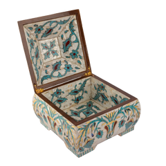 علبة مجوهرات خشبية مطعمة بالصدف ومزخرفة يدويًا