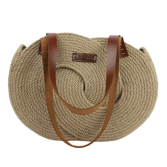 حقيبة يد مصنوعة يدويًا من الخوص بحمالات جلدية