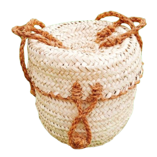 سلة خوص طبيعية بغطاء وحبال مزخرفة