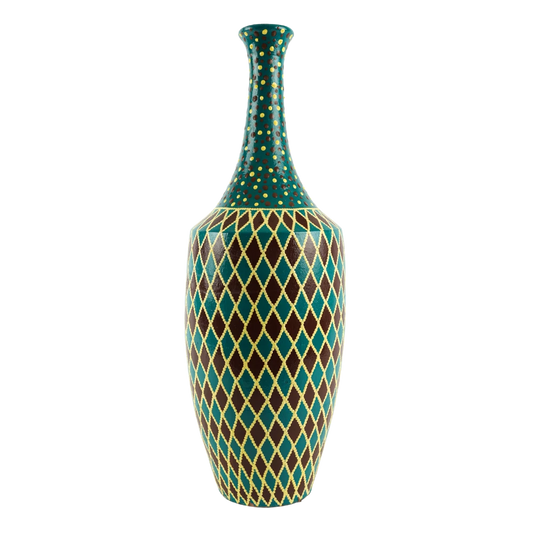 فازة خزفية يدوية بزخارف هندسية