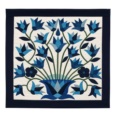 لوحة خيامية مصرية يدوية بتصميم مزهرية وزهور باللون الأزرق