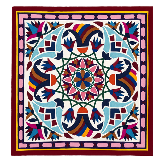 لوحة خيامية مصرية يدوية بزخارف هندسية وزهور متعددة الألوان