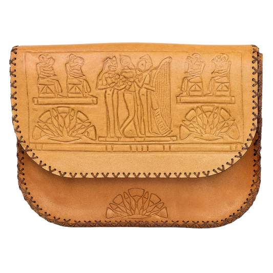 باست جاليري حقيبة جلد يدوي بلون الكراميل الفاتح منقوشة بنقوش فرعونية بارزة